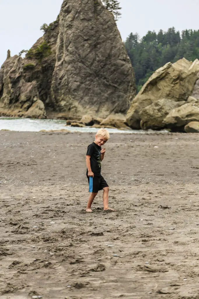 rialto beach walk to hole in the wall